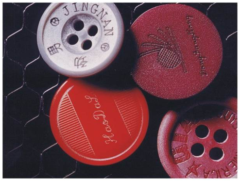 激光打标机在按钮行业的应用-使纽扣更精致细腻，其形状更时尚，更有吸引力。